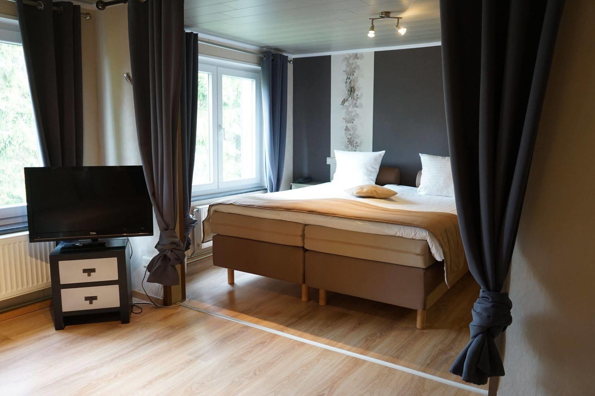 Hotel Les 5 Ourthes Houffalize Eksteriør bilde